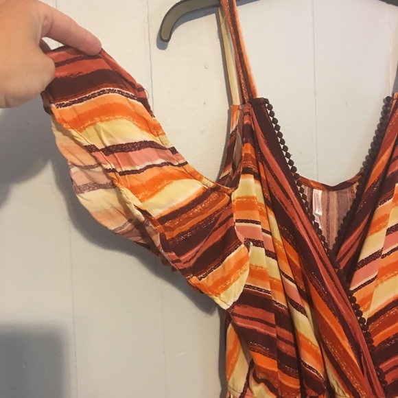 Cold shouldered striped romper - Picture 2 of 8